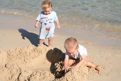 Kinder im Sand Ostsee